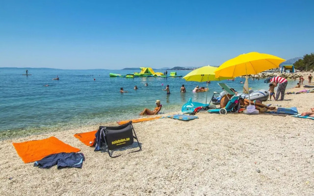 Inviting 2-bed Apartment in Podstrana