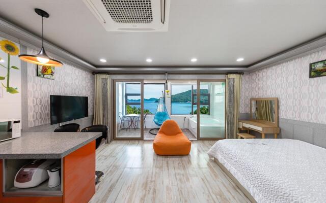 Geoje Marine Castel Pension