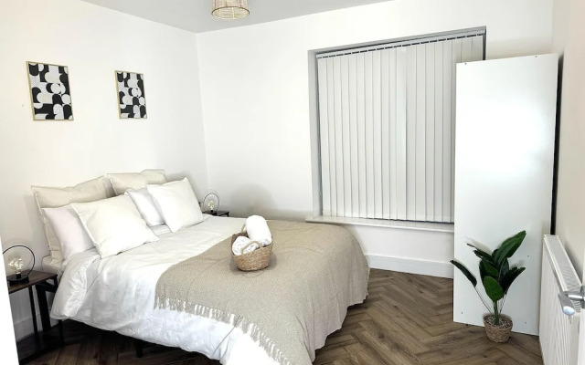 Birmingham City 2 Bedroom Apartment - Free Parking