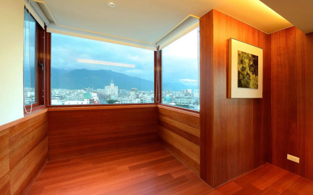 Shiny Ocean Hotel