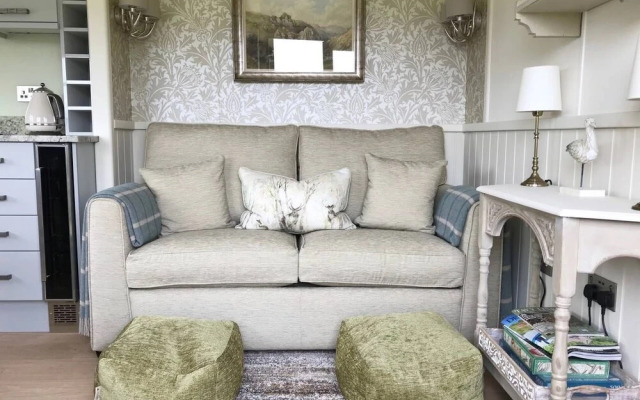 5 Luxury Shepherds Hut Mobile Home