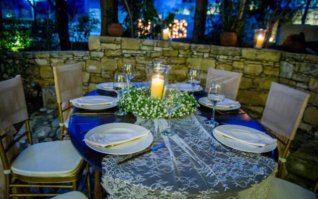 Cecilias Courtyard