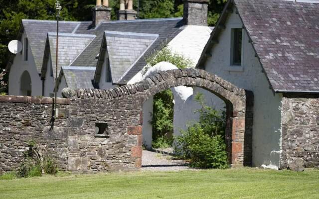 Charming 7-bed Estate House Near Gleneagles