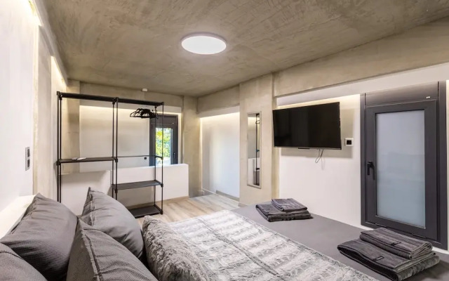 Ventiri Lofts - Luxury Duplex w Private Garden
