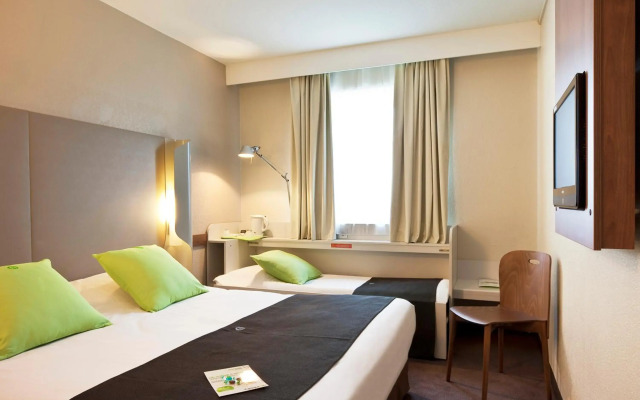 Campanile Chambray Les Tours
