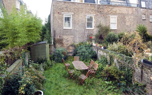 Bright Marloes Road Abode - CNRO