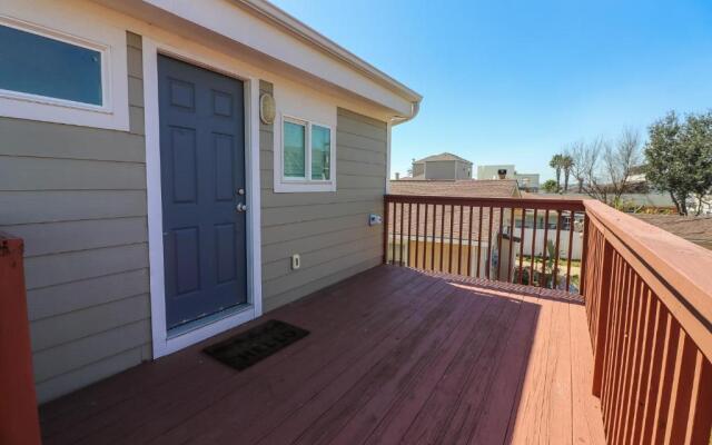 PERFECT location spacious yard coffee bar at this lovely beach home