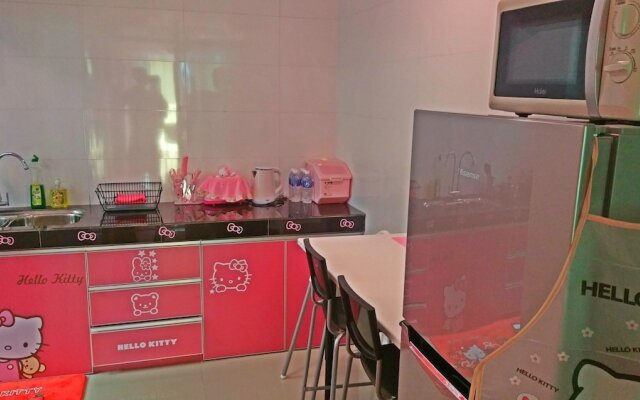 Hello Kitty Signature Suite