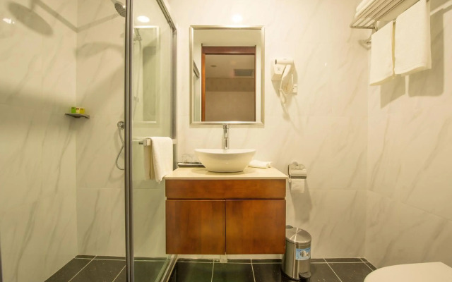 Megaboom City Hotel