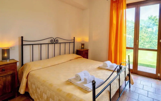 Residence with swimming pool in Sorano