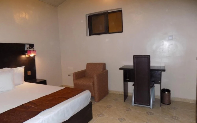 Posh Apartments Bussiness Hotel