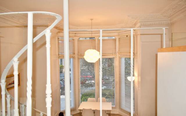 Elegant Mezzanine Studio Flat in Belsize Park