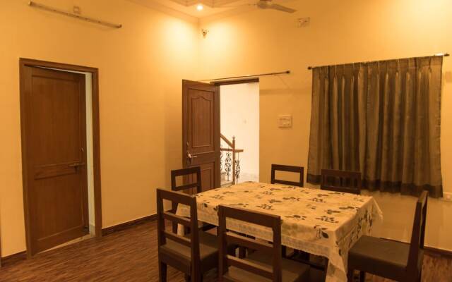 OYO 11933 Home Classic 3BHK near Geetanjali Hospital