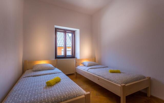 1 A Adventure Hostel