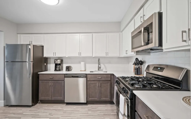 2-bedroom Spacious Stay