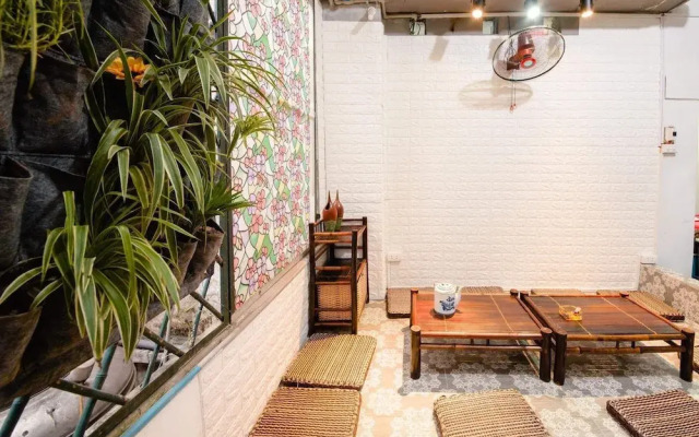 Meow Hostel