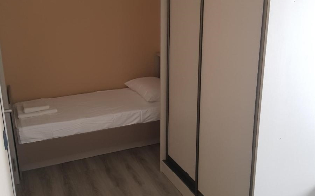 Черный слон Каштак (Сухум)