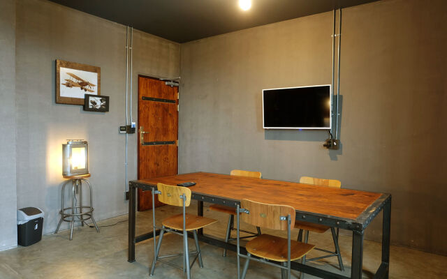 Rider Bedroom Hostel & Cafe