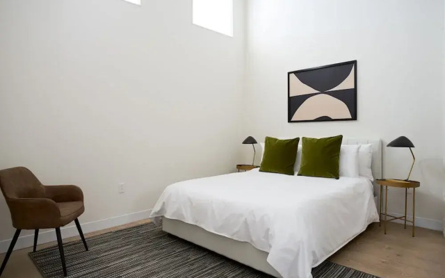 Contemporary Museum District Suites by Sonder