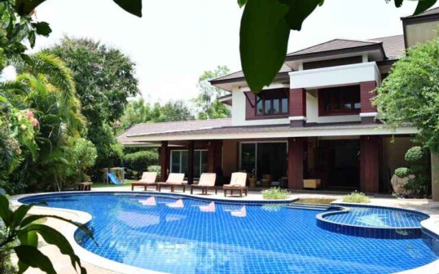 8 Bedroom Luxury Villa with Private Pool