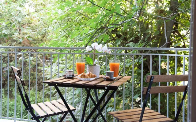 Blue Ark Acropolis Light