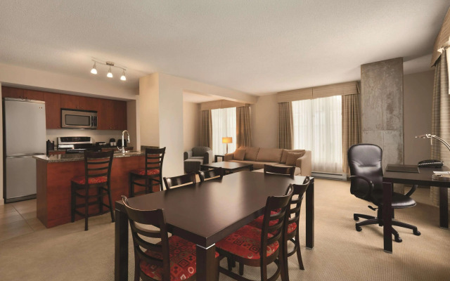 Embassy Suites Montréal by Hilton