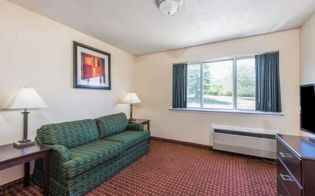 Days Inn & Suites Groton