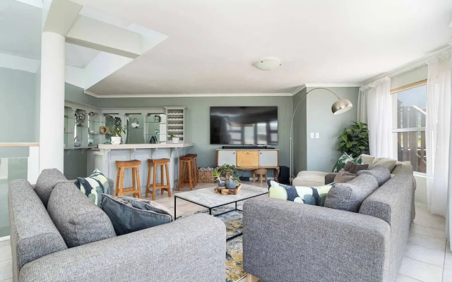 Beachfront Villa Sea Breeze, Hout Bay, Cape Town