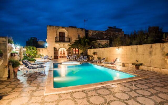 Ta' Karmni Farm Five Stars Holiday House