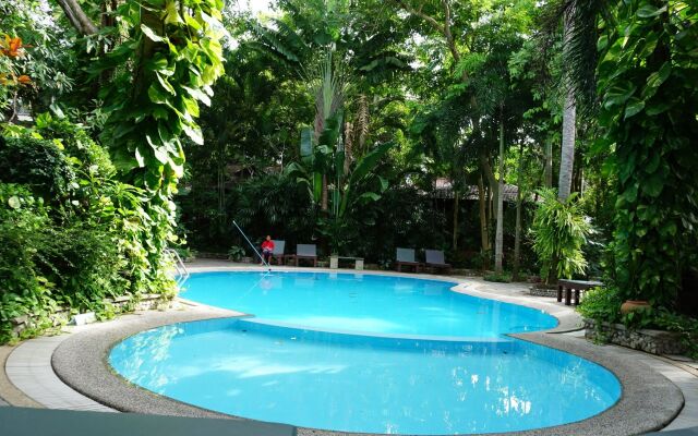 Baan Klang Aow Beach Resort