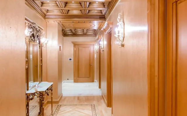 Funny Dolphins Apartments White House