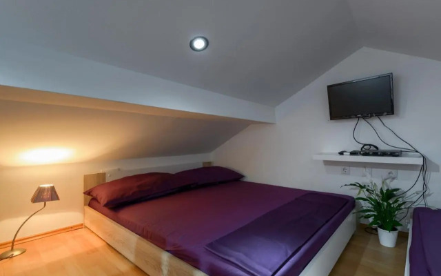 Top Location! Beach & Center Apt 4