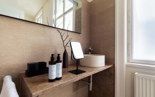 Zola Hotel - Palais de Bohème