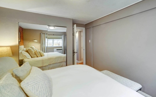 Luxe Denver Condo w/ Community Patio & Grill