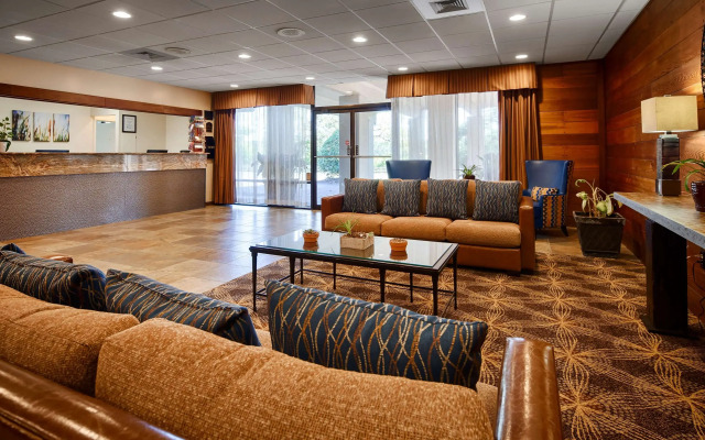 Best Western Crossroads Inn