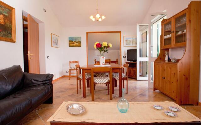 Stunning Cottage in Sesta Godano with Balcony
