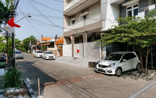 RedDoorz Near Universitas Surabaya