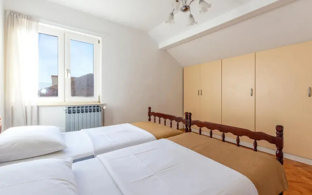 Stunning Apartment in Kastel Luksic With 3 Bedrooms