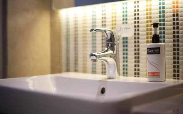 Holiday Inn Express Shanghai Pujiang by IHG