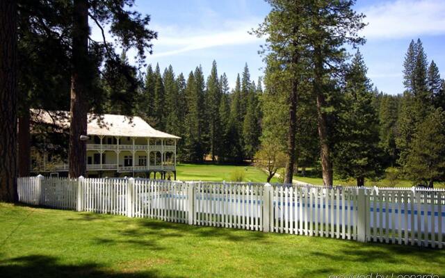 Wawona Hotel