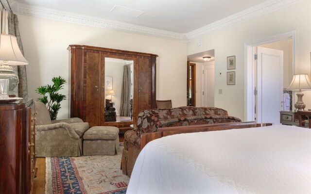 The Willows Historic Palm Springs Inn