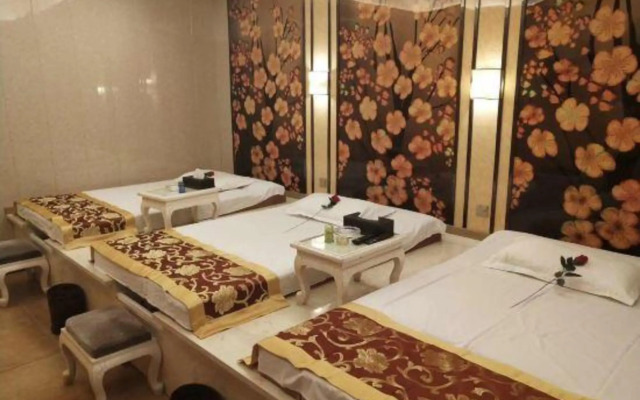 Jiayan Xintianli Hotel