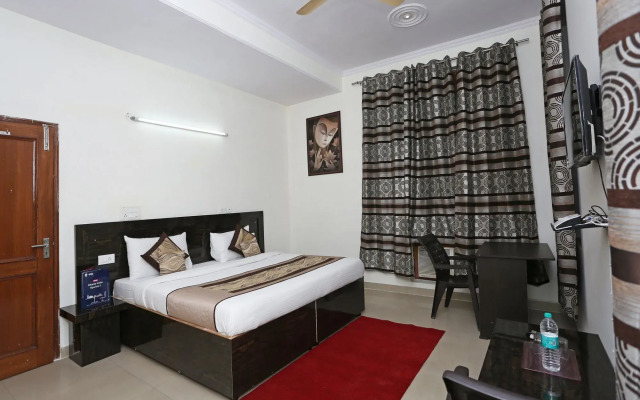 OYO 8910 Celeste Inn