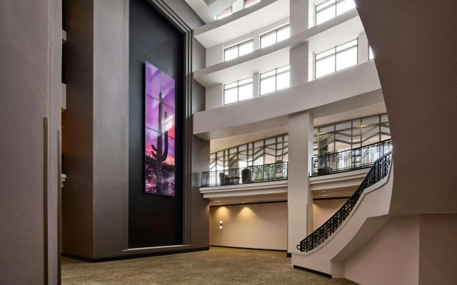 Renaissance® Phoenix Glendale Hotel & Conference Center
