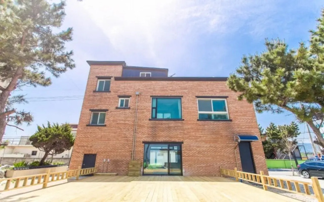 Goseong Bongpo Kimyeosa Pension