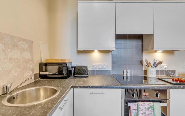 King St 1 bed apartment