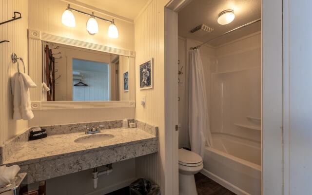 Bandon Marina Inn