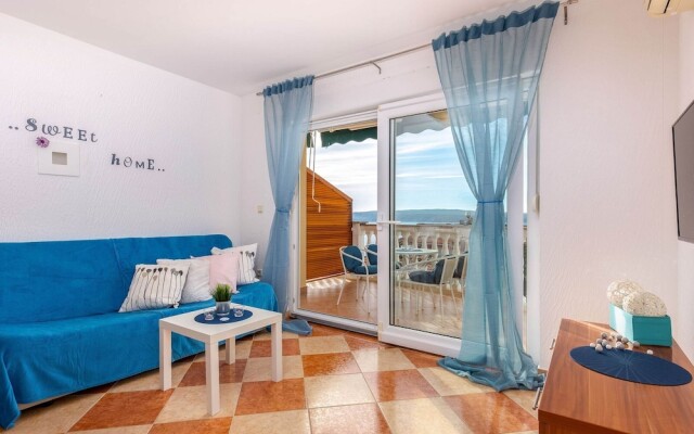 Gorgeous Apartment With Hot Tub and Terrace With Sea View