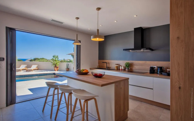 Superb Villa With Pool and sea View