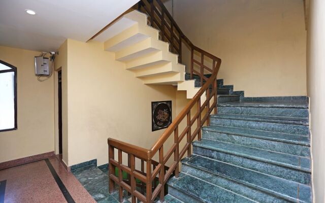 OYO 8600 Hotel Deepali Executive